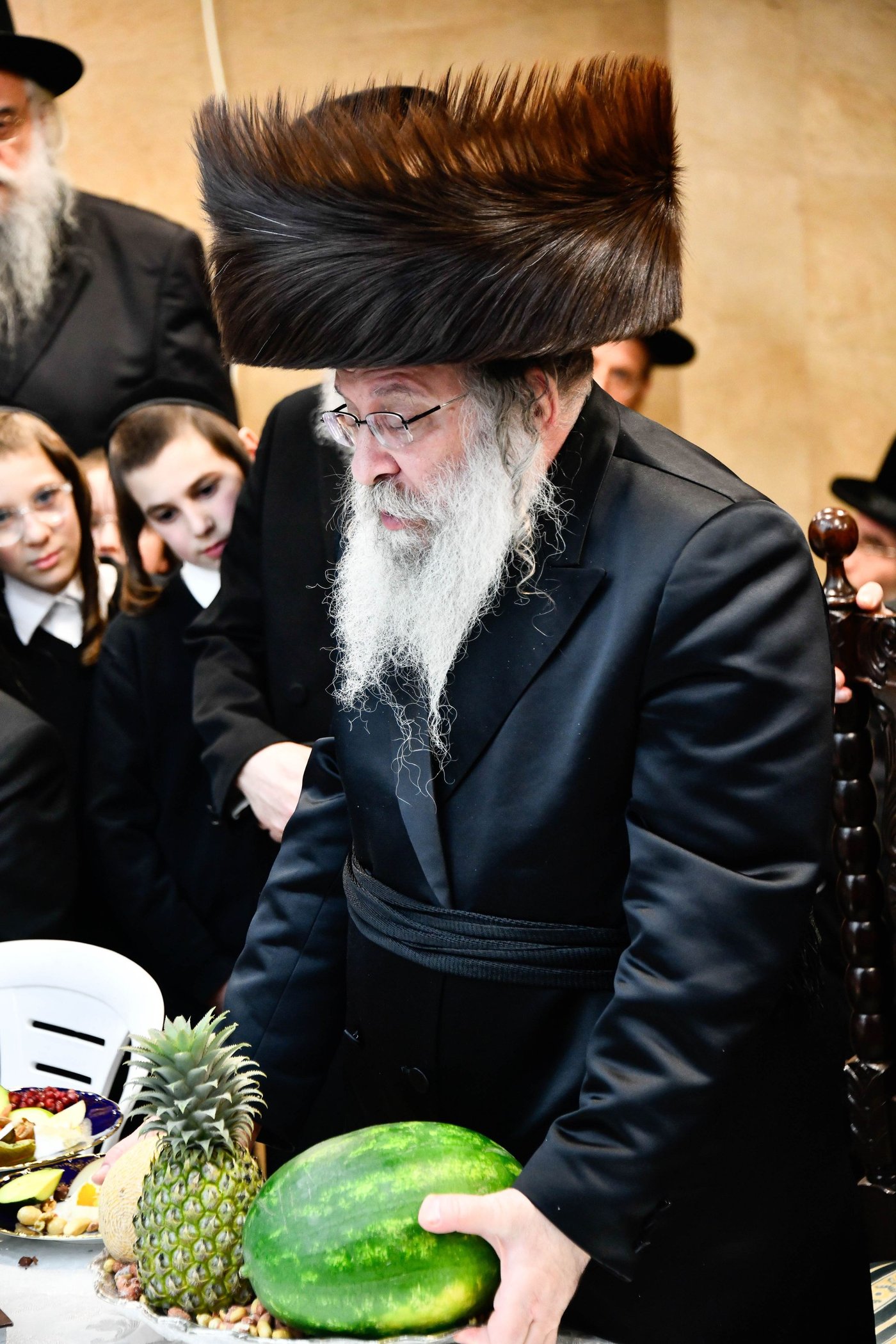 האדמו"ר מנדבורנה בטיש ט"ו בשבט