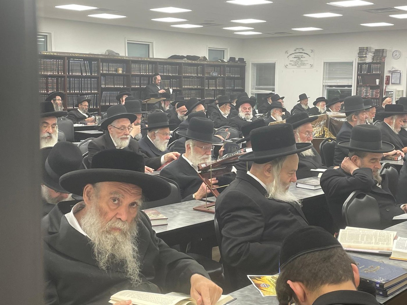 האדמו"ר מדושינסקיא בפאלם ביטש