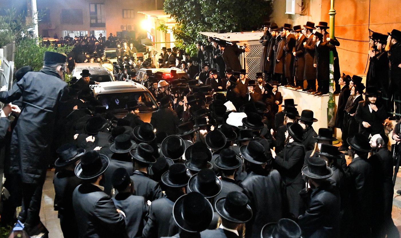 האדמו"ר מויז'ניץ בדרכו ללוס אנג'לס