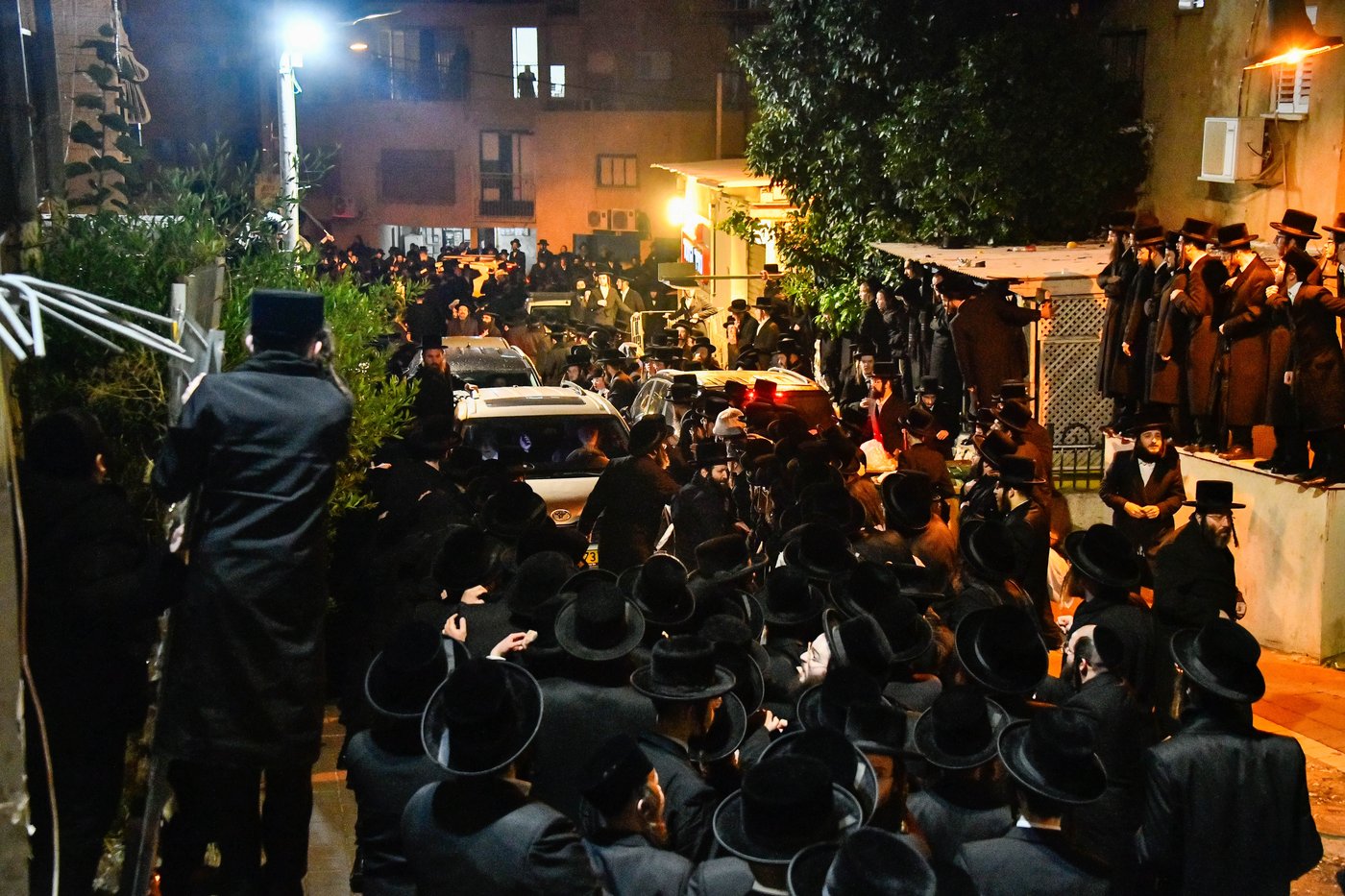 האדמו"ר מויז'ניץ בדרכו ללוס אנג'לס