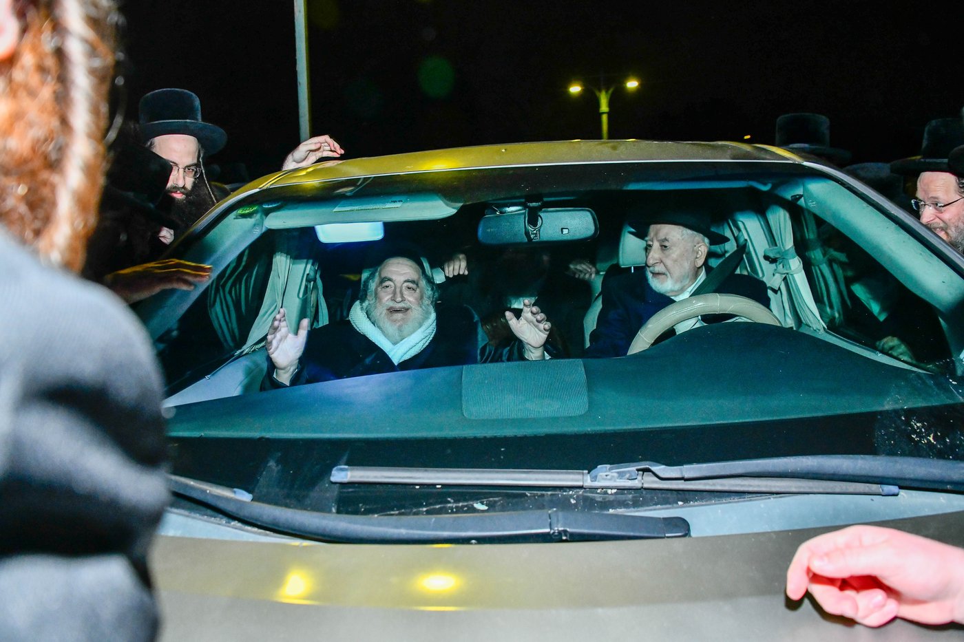 האדמו"ר מויז'ניץ בדרכו ללוס אנג'לס