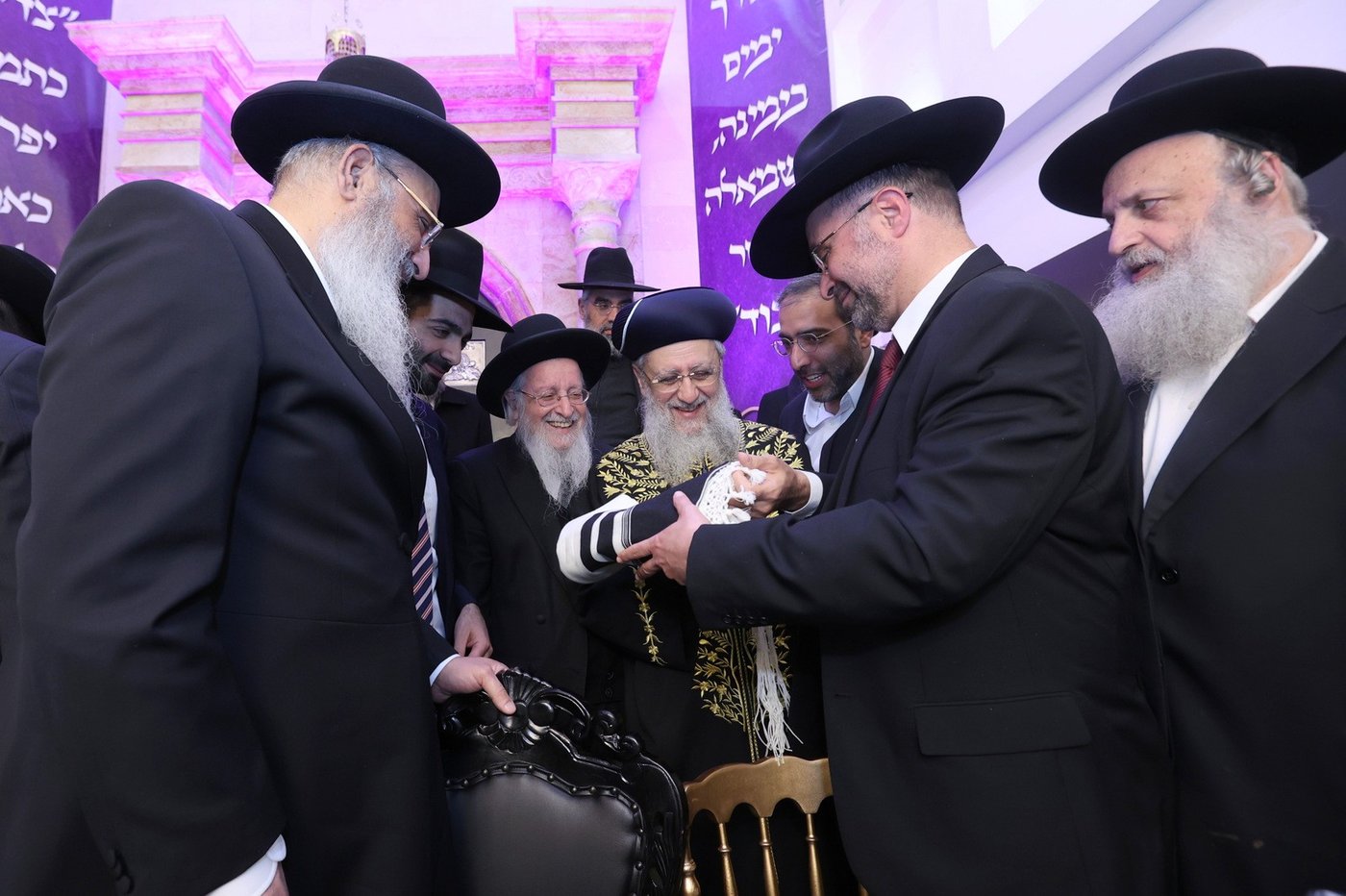 הכתרת הגאון רבי יצחק מועלם לרבה הספרדי של העיר ביתר