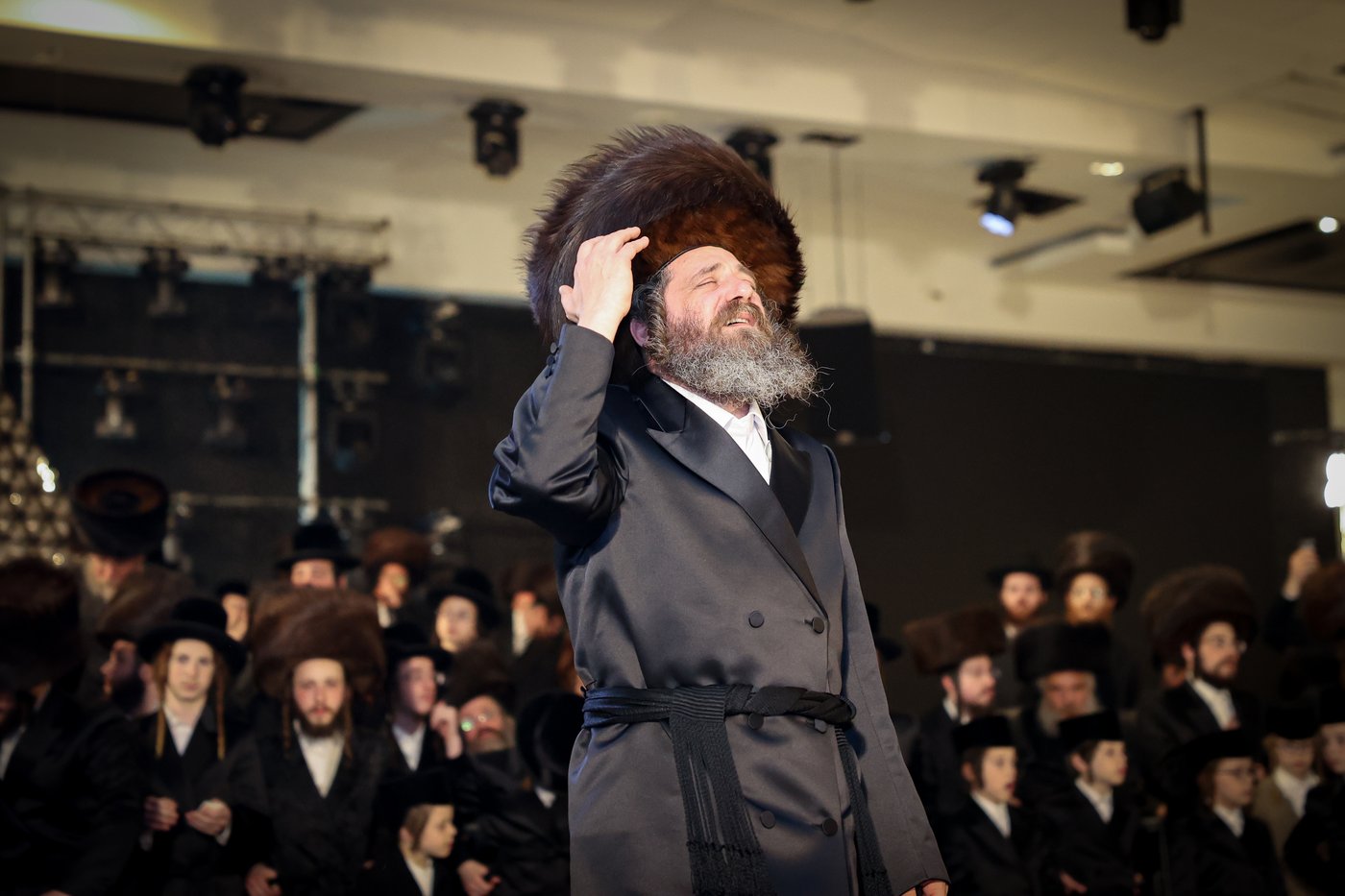 האדמו"ר מפיטסבורג השבוע בשמחת נישואי בנו