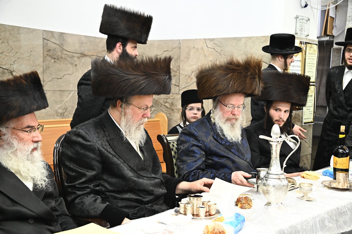 האדמו"ר מביאלה לונדון שבת אצל האדמו"ר מביאלה ישרי לב