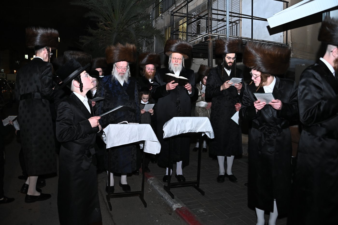 האדמו"ר מביאלה לונדון שבת אצל האדמו"ר מביאלה ישרי לב
