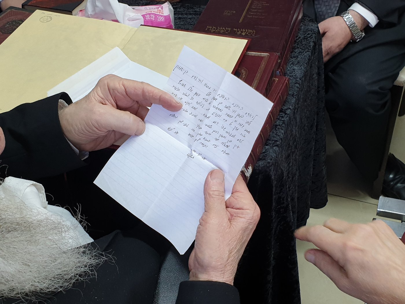 ניחום אבלים אצל האחים הרבנים הגאונים רבי מסעוד בן שמעון, וחכם ניסים בן שמעון