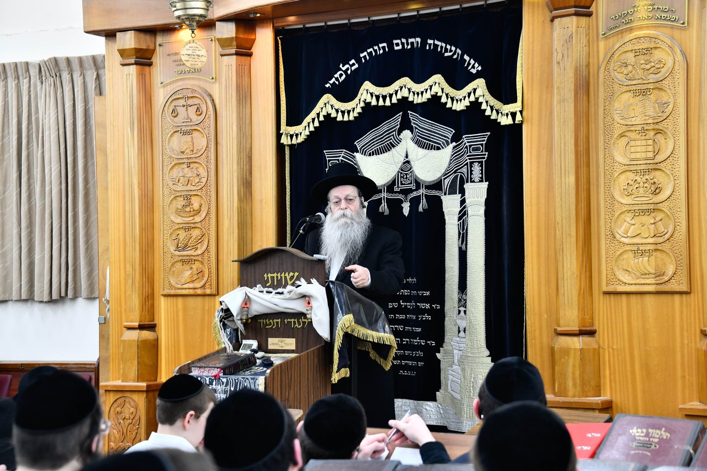 עצרת הספד להגר"ח קנייבסקי בהיכל ישיבת 'קריית מלך'