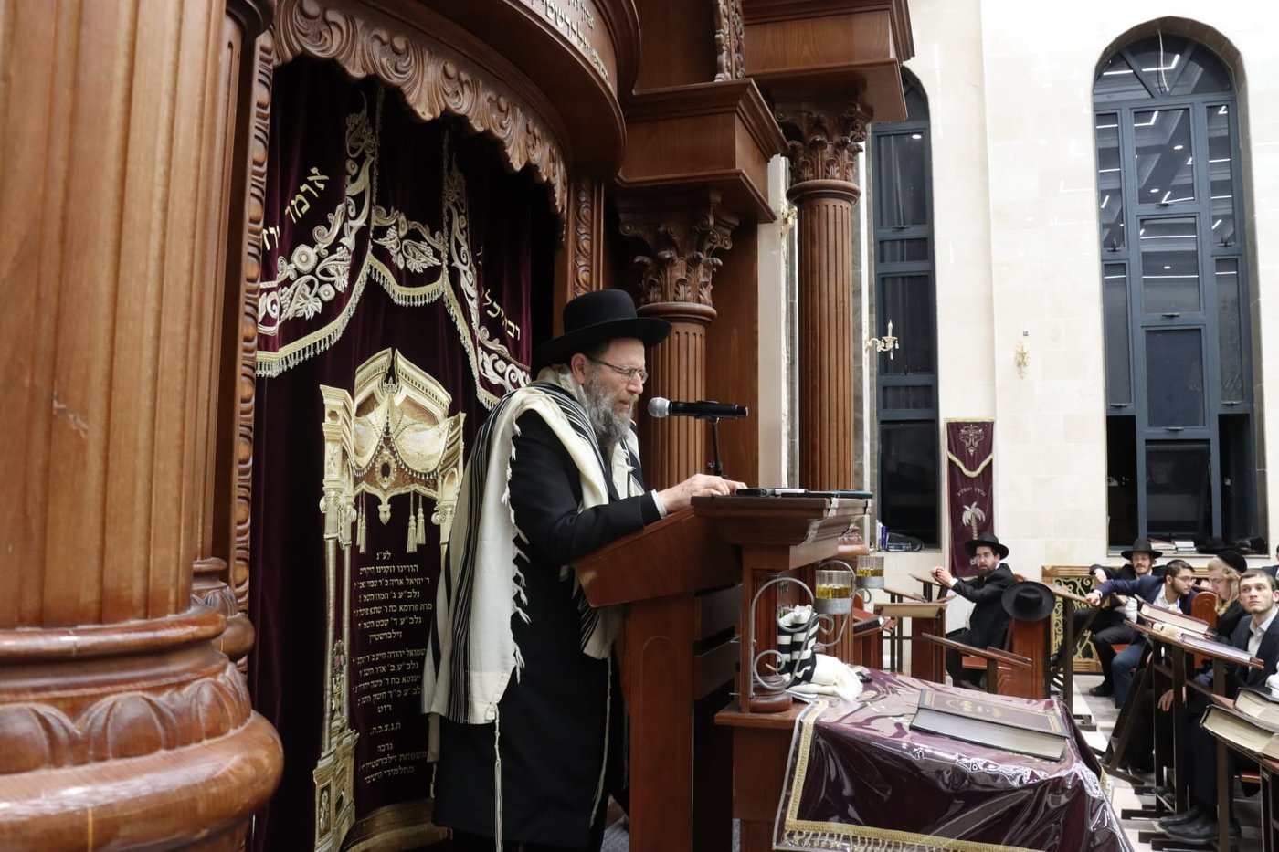 עצרת הספד על הגאון רבי זאב ברלין זצ"ל, בהיכל ישיבת 'גאון יעקב'
