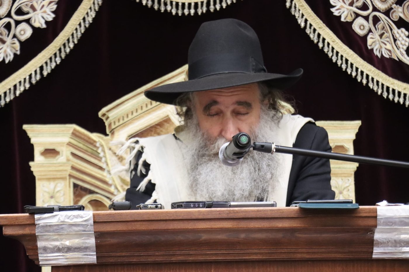עצרת הספד על הגאון רבי זאב ברלין זצ"ל, בהיכל ישיבת 'גאון יעקב'