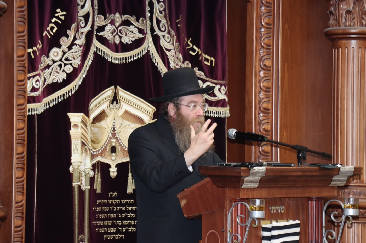 עצרת הספד על הגאון רבי זאב ברלין זצ"ל, בהיכל ישיבת 'גאון יעקב'
