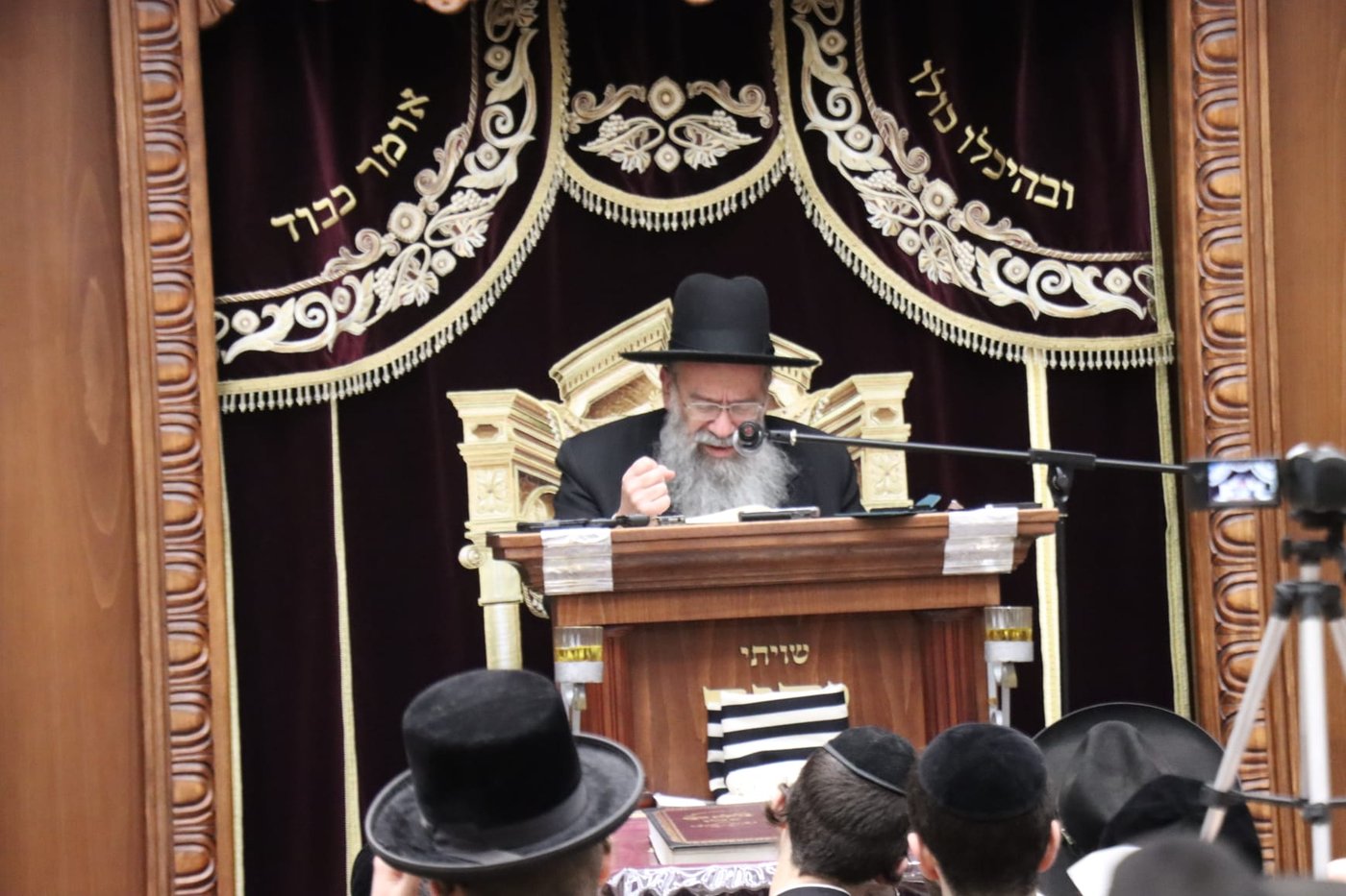 עצרת הספד על הגאון רבי זאב ברלין זצ"ל, בהיכל ישיבת 'גאון יעקב'