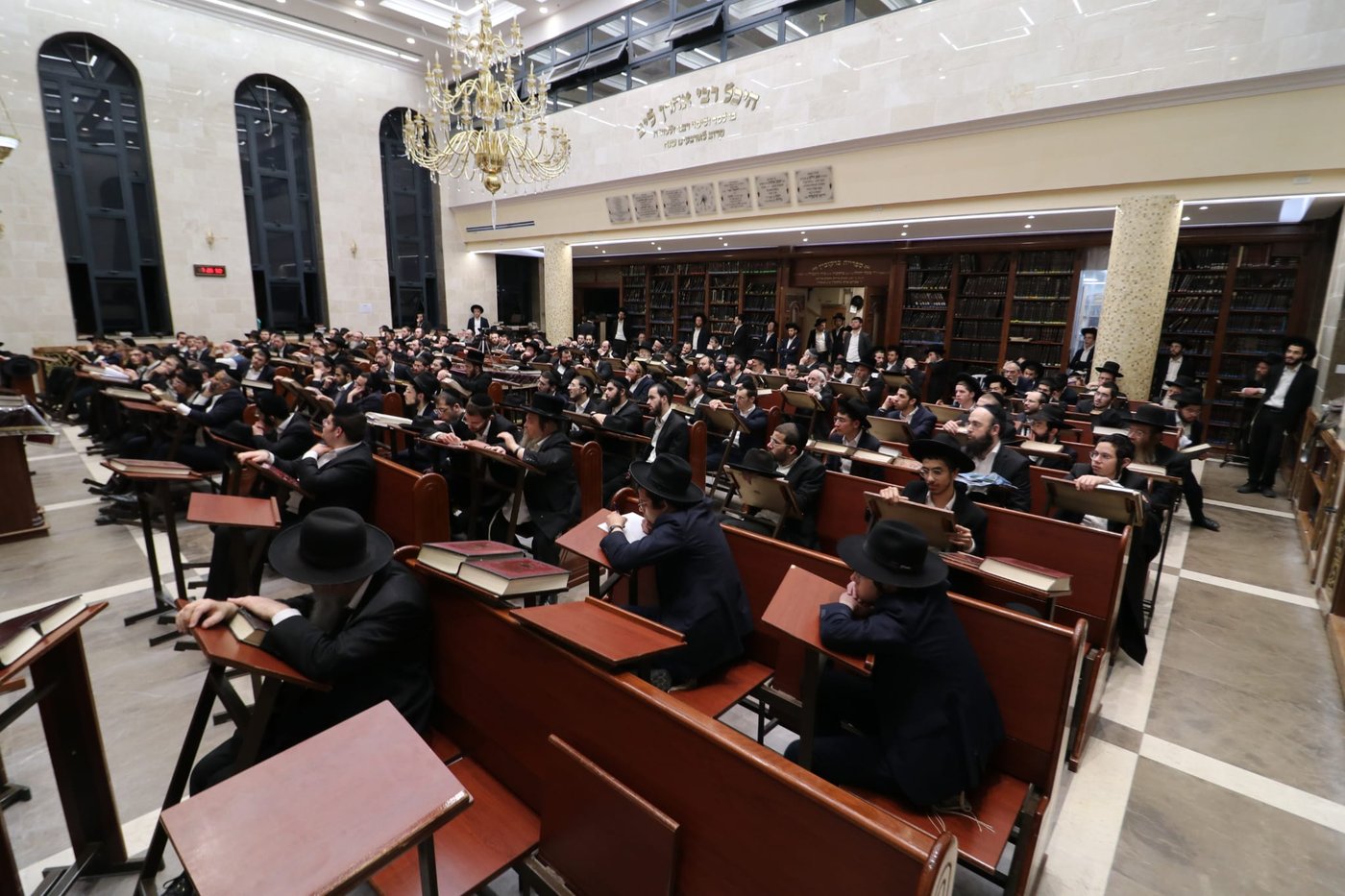 עצרת הספד על הגאון רבי זאב ברלין זצ"ל, בהיכל ישיבת 'גאון יעקב'