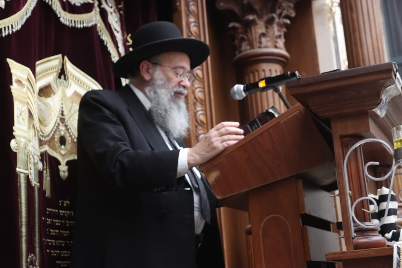 עצרת הספד על הגאון רבי זאב ברלין זצ"ל, בהיכל ישיבת 'גאון יעקב'