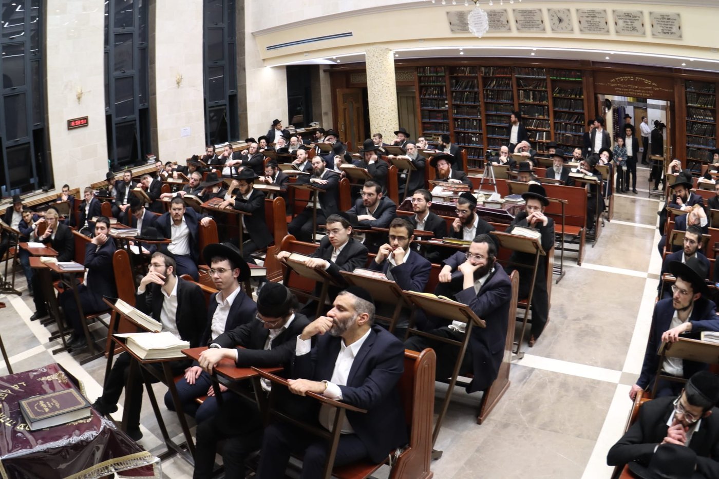 עצרת הספד על הגאון רבי זאב ברלין זצ"ל, בהיכל ישיבת 'גאון יעקב'
