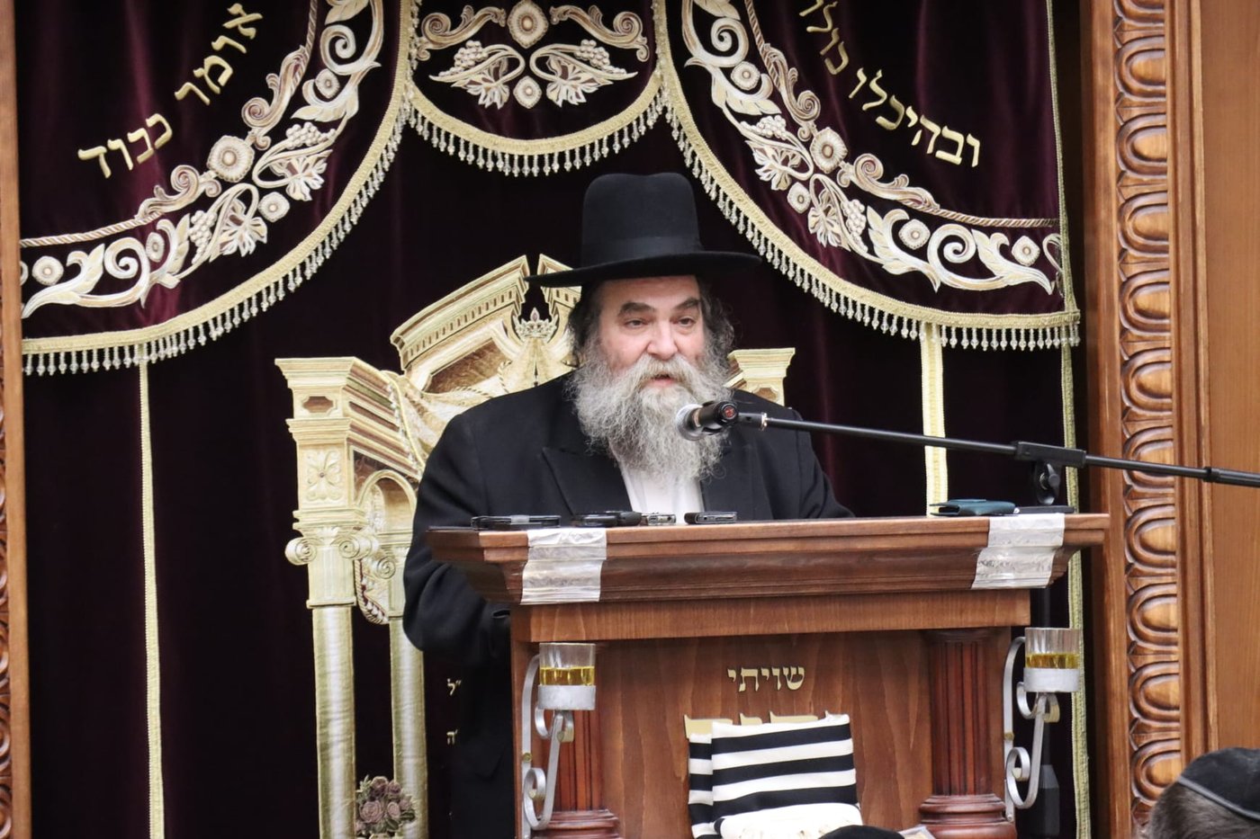 עצרת הספד על הגאון רבי זאב ברלין זצ"ל, בהיכל ישיבת 'גאון יעקב'