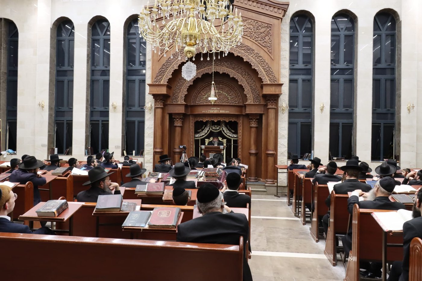 עצרת הספד על הגאון רבי זאב ברלין זצ"ל, בהיכל ישיבת 'גאון יעקב'