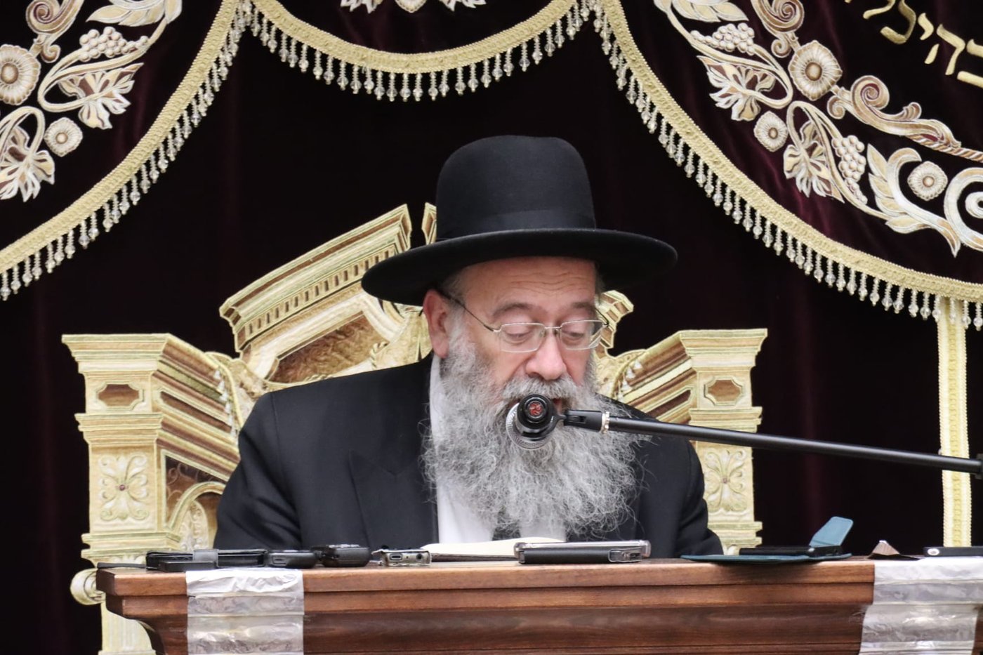 עצרת הספד על הגאון רבי זאב ברלין זצ"ל, בהיכל ישיבת 'גאון יעקב'
