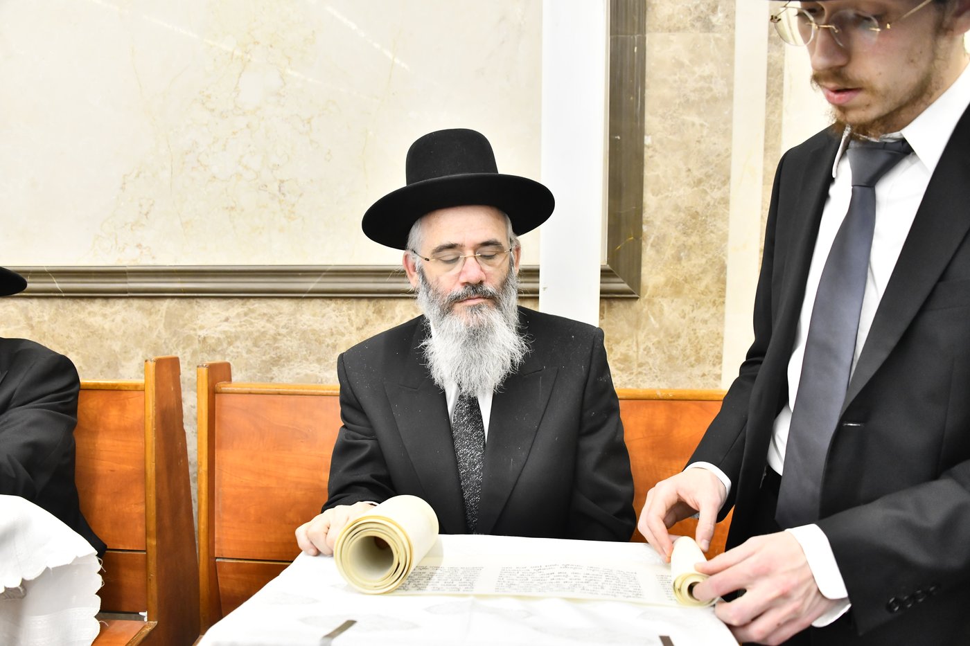 קריאת המגילה בהיכל ישיבת פוניבז'