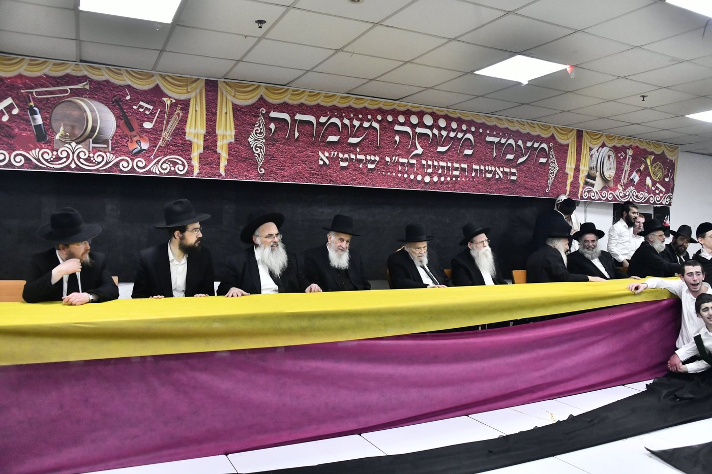 ליל פורים אצל הגאון רבי משה הלל הירש