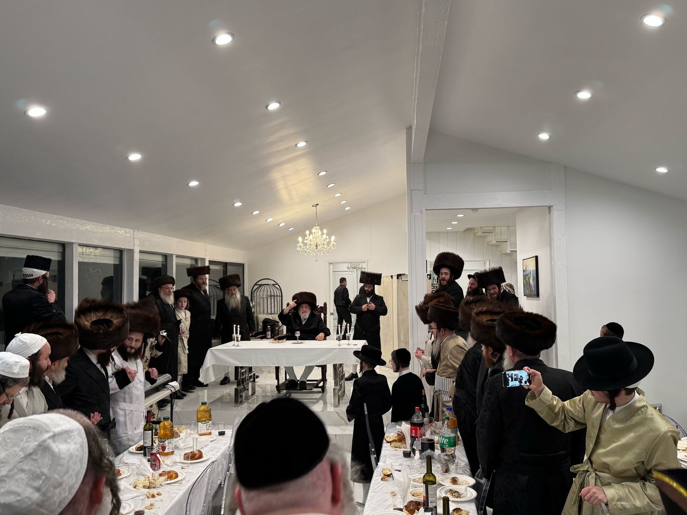 פורים אצל האדמו"ר מויז'ניץ בלוס אנג'לס