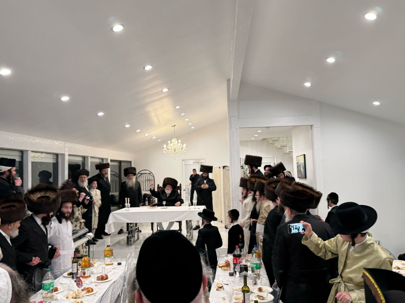 פורים אצל האדמו"ר מויז'ניץ בלוס אנג'לס
