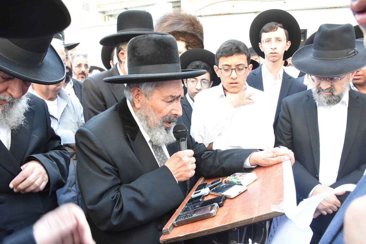 מסע הלווית הרה"ג רבי יחיאל תם זצ"ל