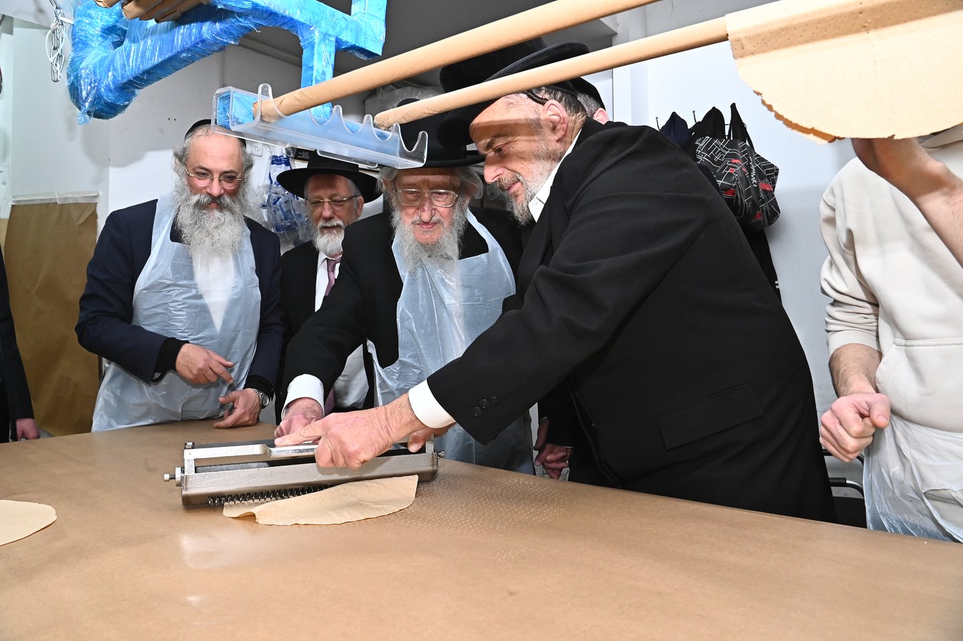 הגאון רבי אריה לוי באפיית מצות