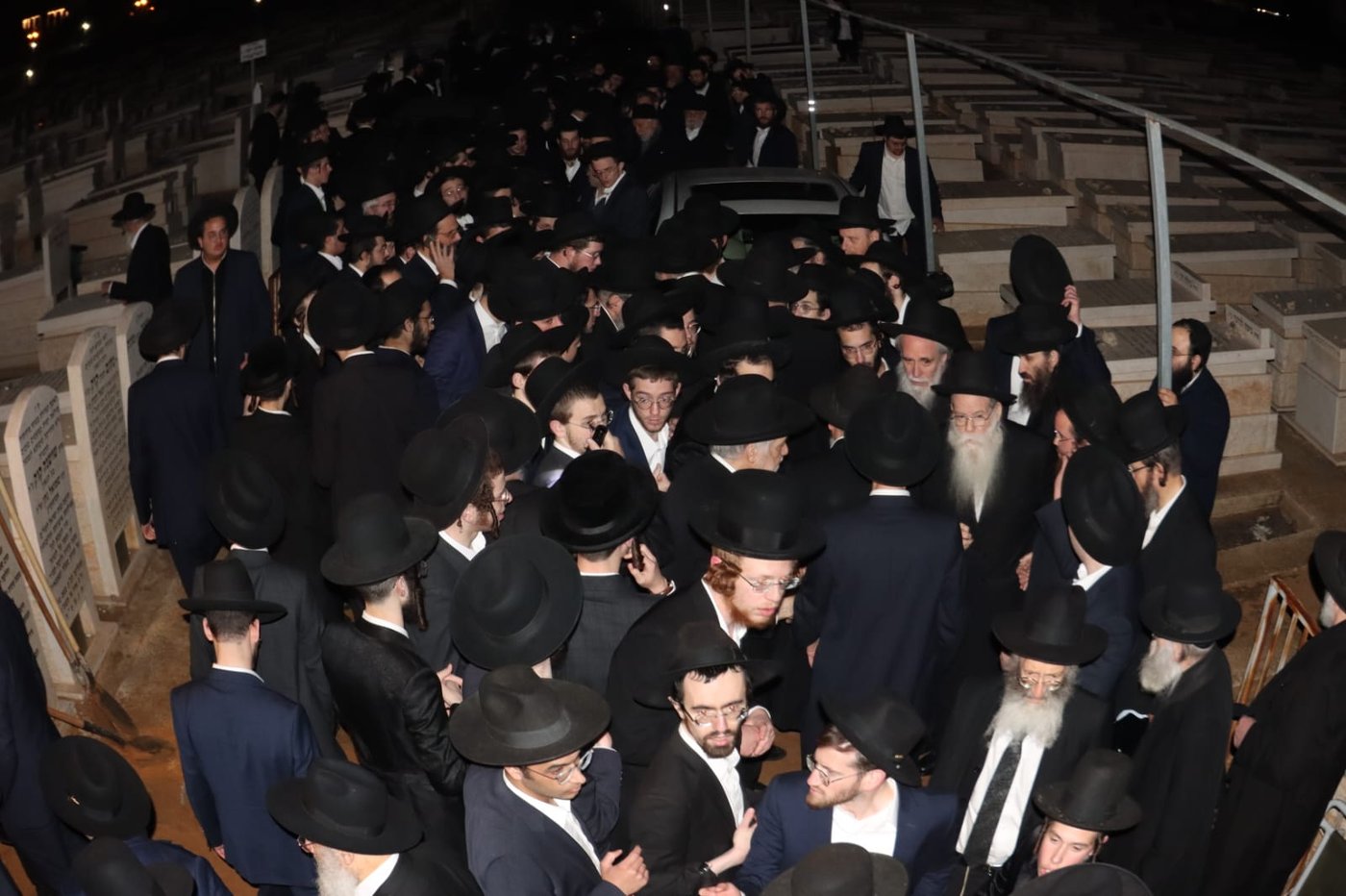 מסע הלוויית הגאון רבי נחמן פלונצ'ק זצ"ל