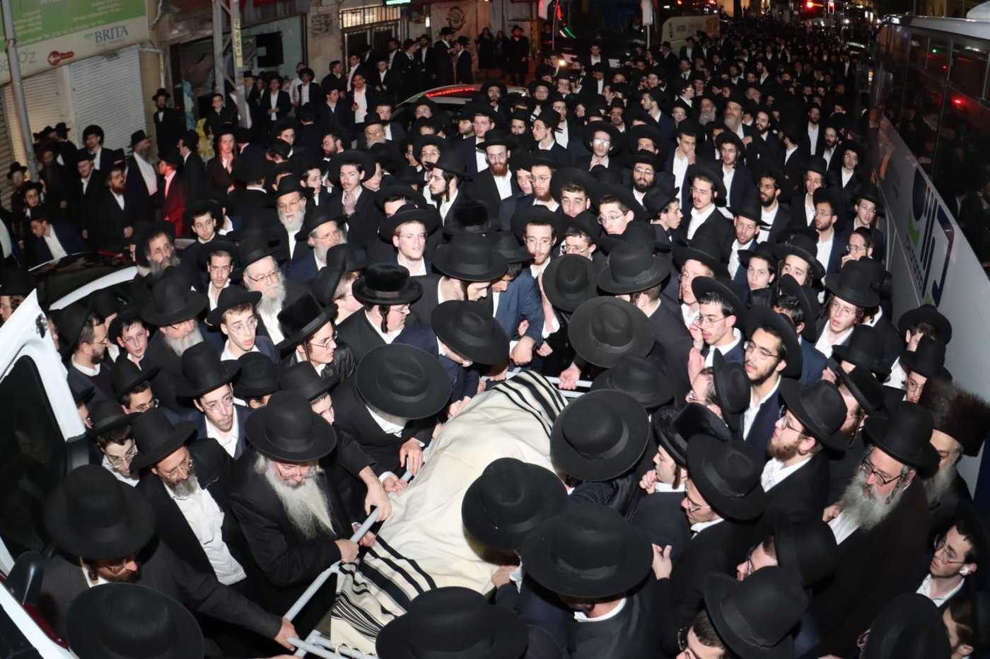 מסע הלוויית הגאון רבי נחמן פלונצ'ק זצ"ל