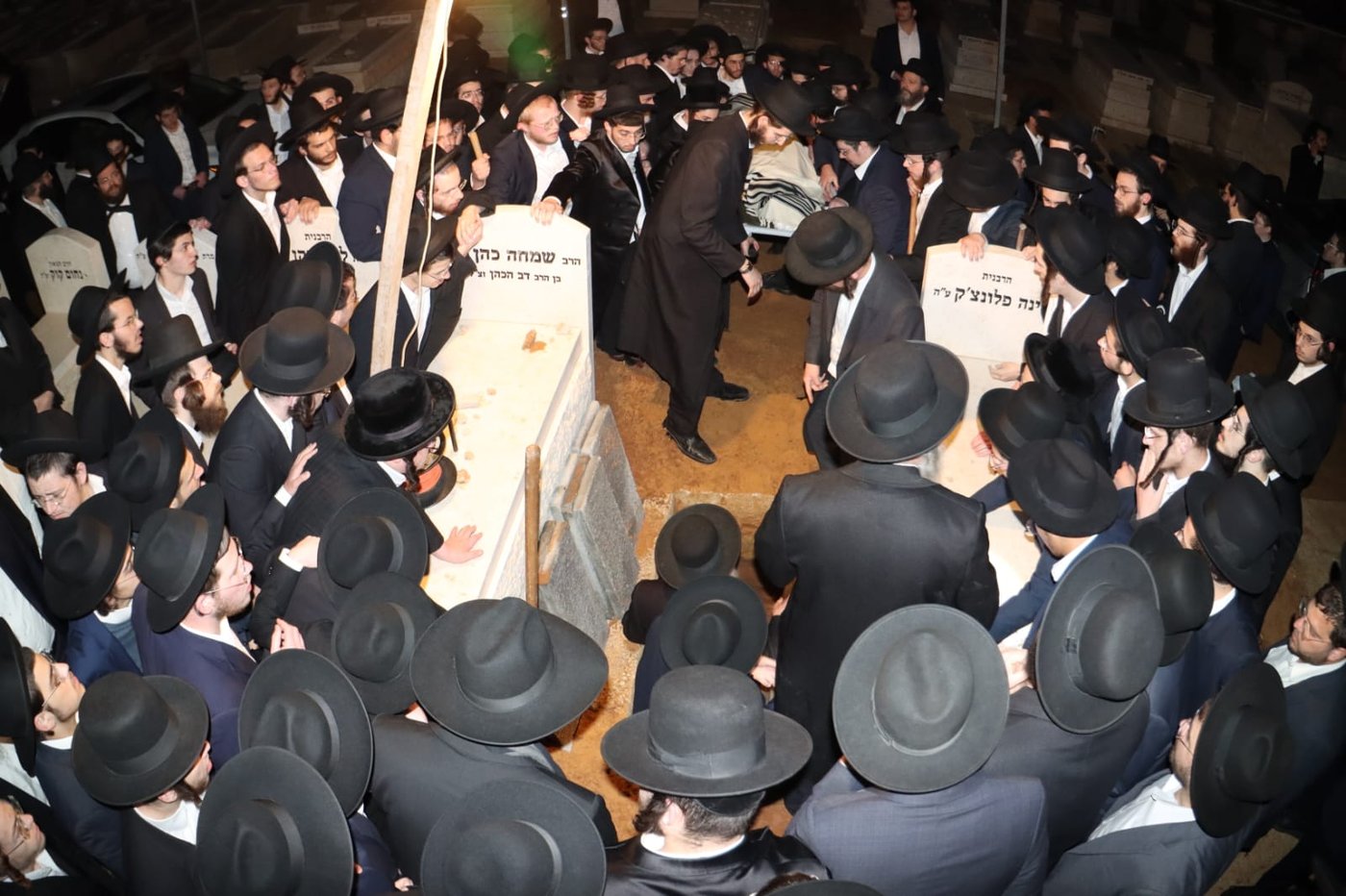 מסע הלוויית הגאון רבי נחמן פלונצ'ק זצ"ל