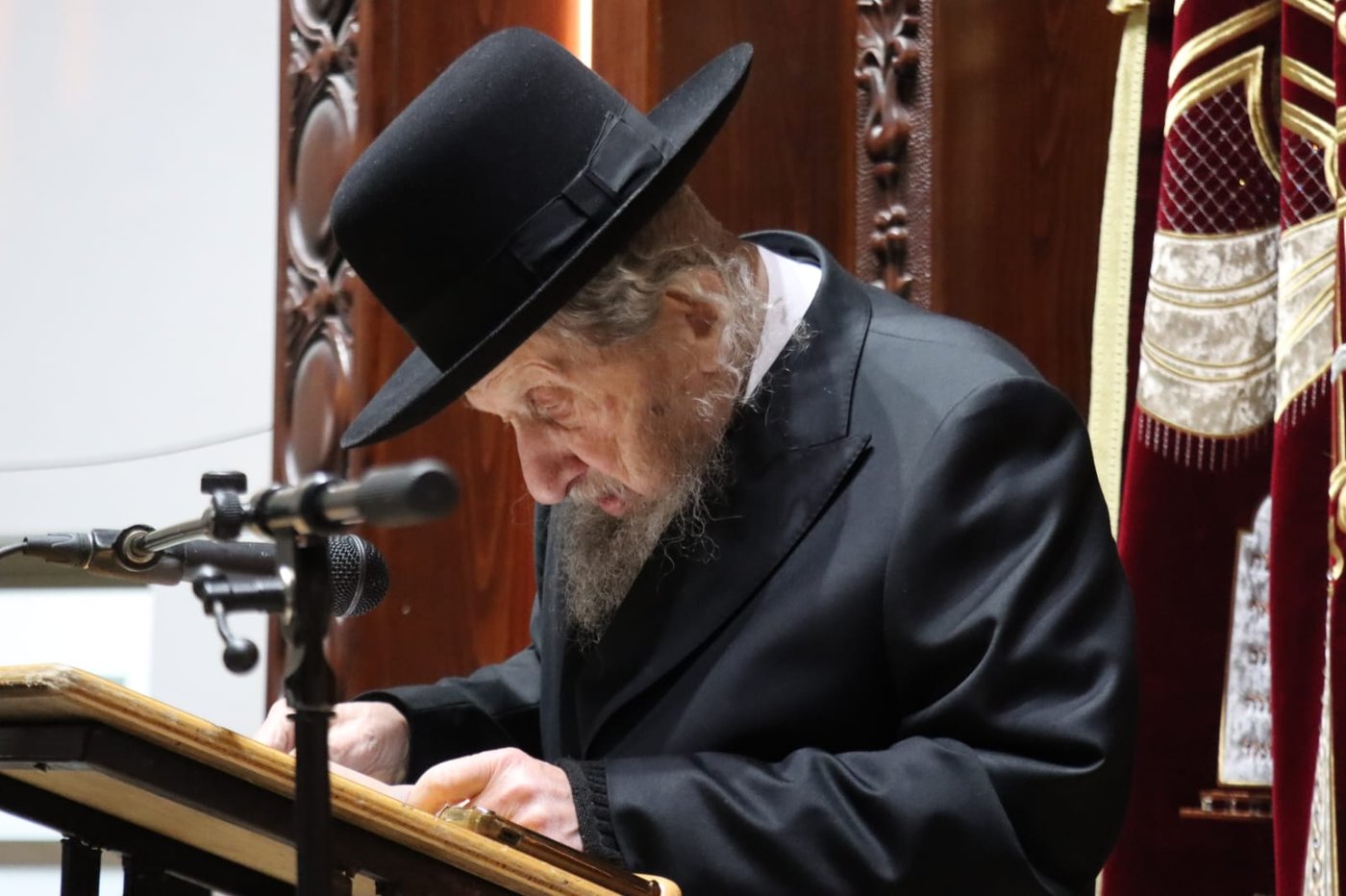 מסע הלוויית הגאון רבי נחמן פלונצ'ק זצ"ל