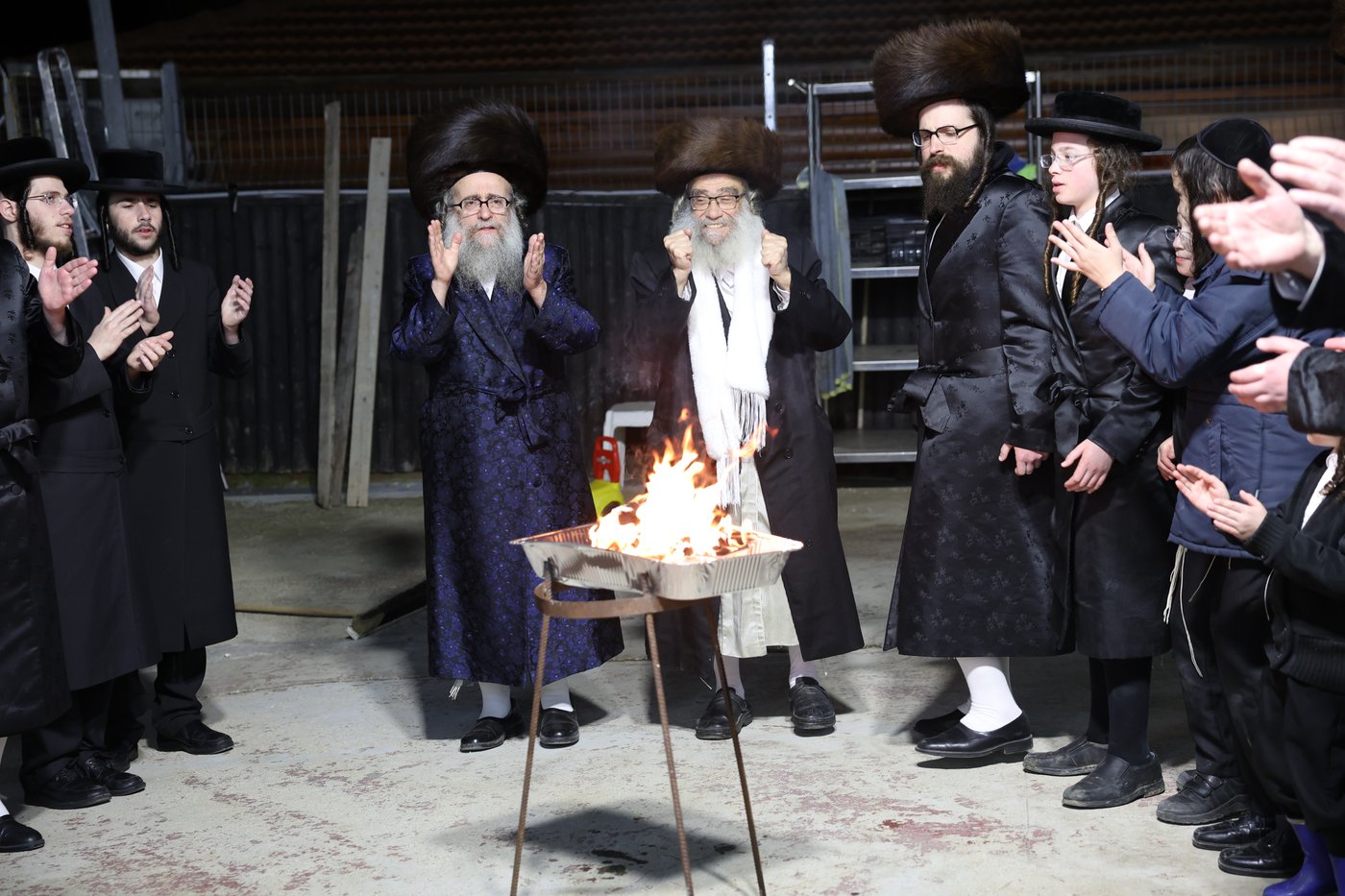 גאב"ד קאלסבורג הגה"צ רבי משה ראטה בהדלקה במירון