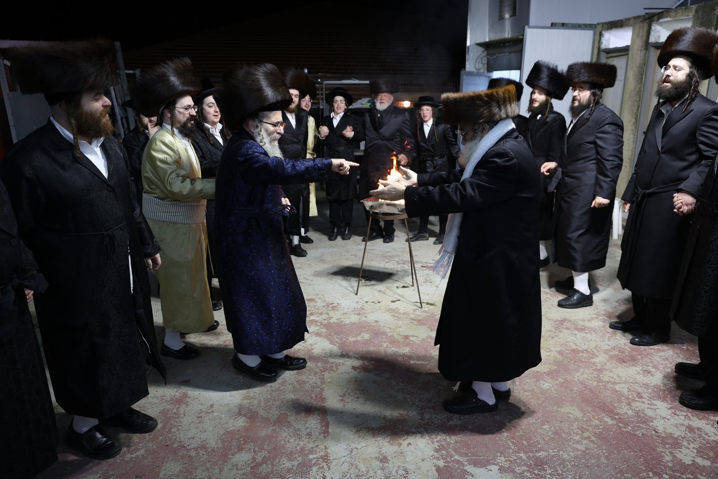 גאב"ד קאלסבורג הגה"צ רבי משה ראטה בהדלקה במירון