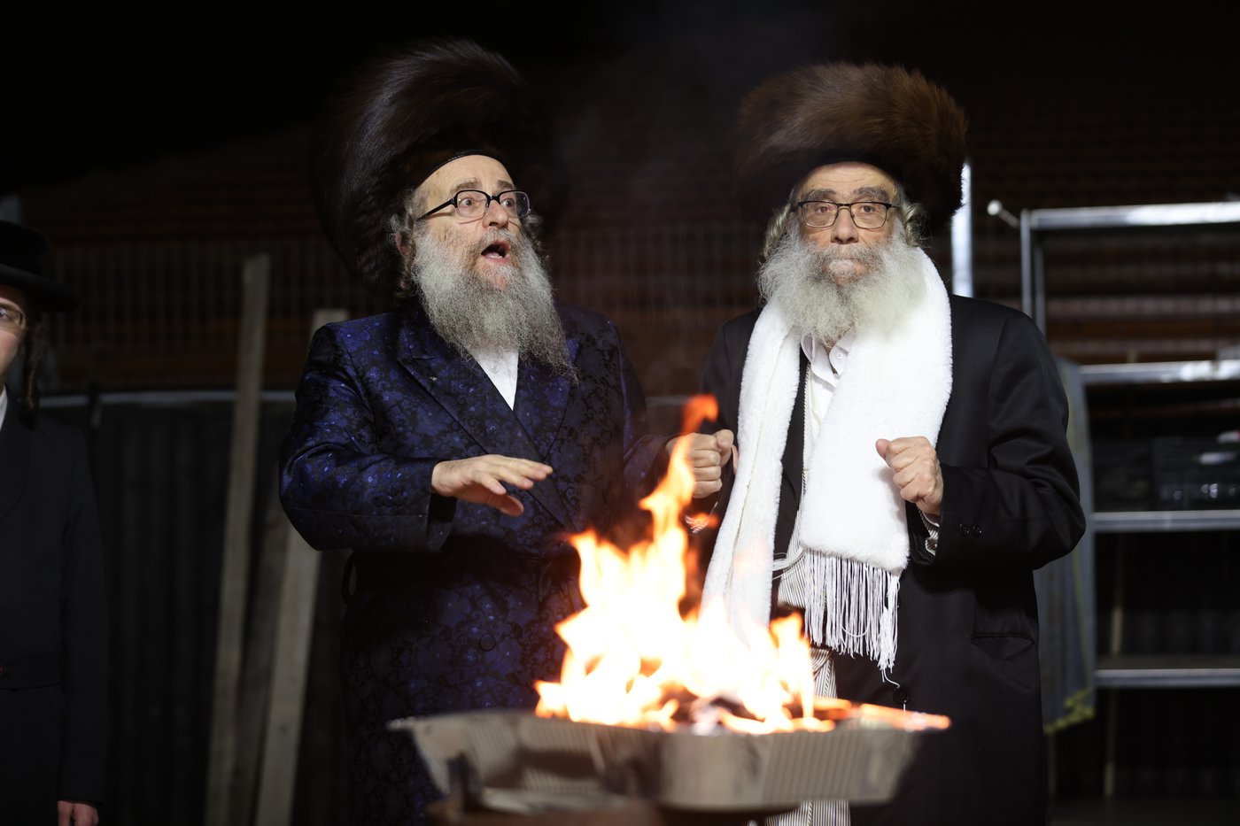 גאב"ד קאלסבורג הגה"צ רבי משה ראטה בהדלקה במירון