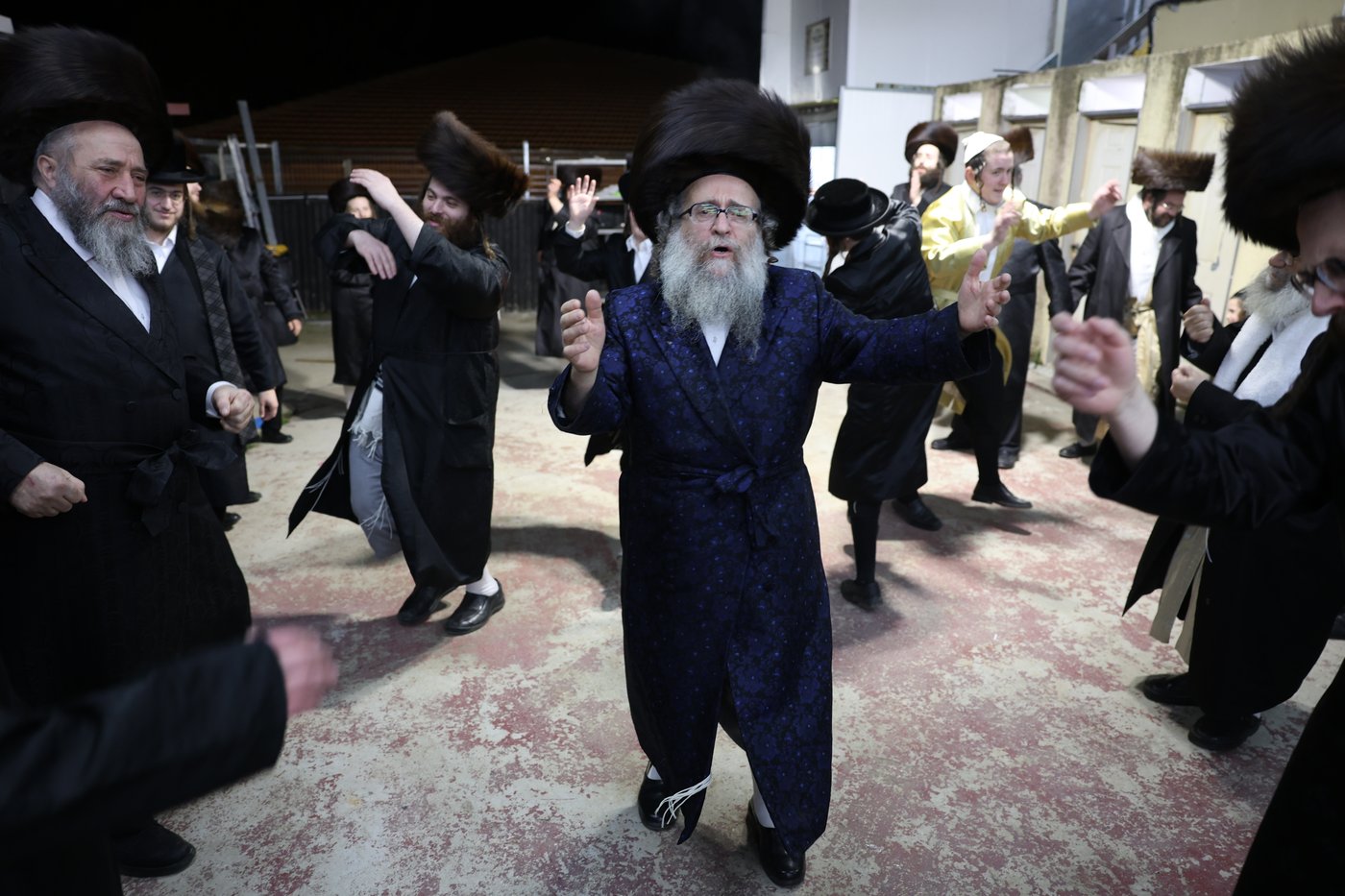גאב"ד קאלסבורג הגה"צ רבי משה ראטה בהדלקה במירון