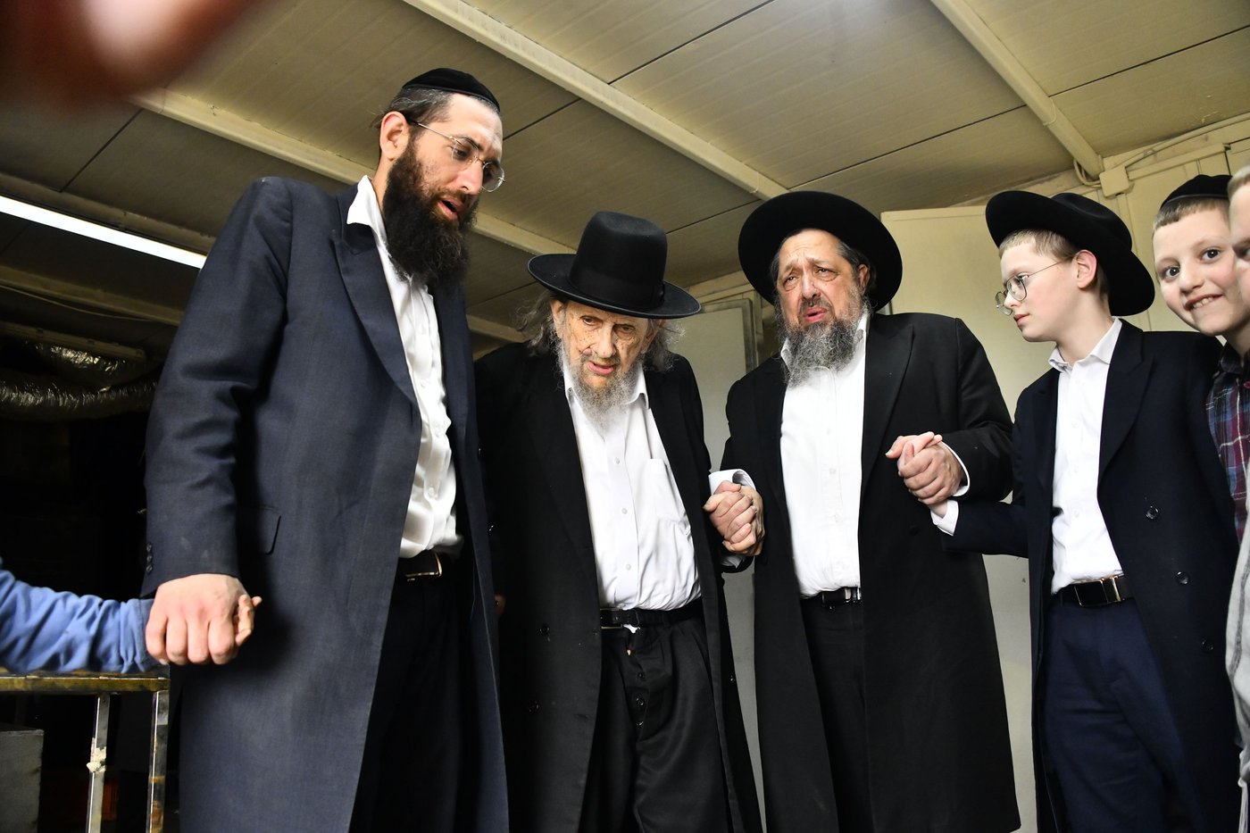 הגה"צ רבי אלטר דוד חיים שטרן באפיית מצות