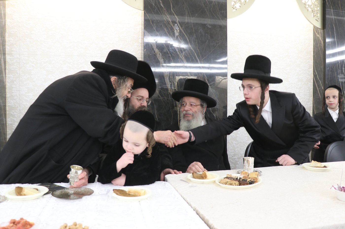 שמחת הבר מצווה לנכדי האדמו"רים מקוזמיר - לעלוב בית שמש