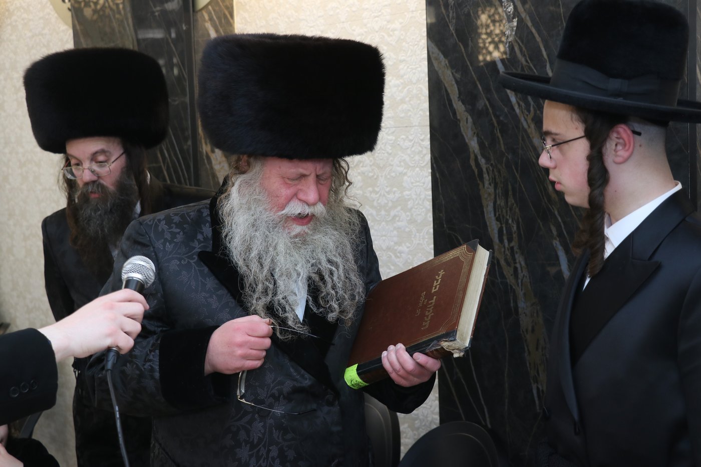 שמחת הבר מצווה לנכדי האדמו"רים מקוזמיר - לעלוב בית שמש