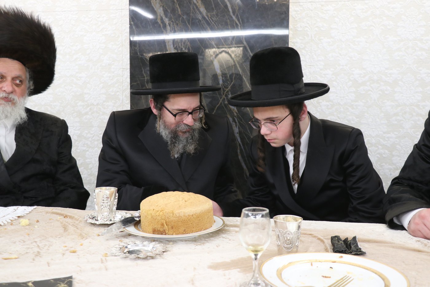 שמחת הבר מצווה לנכדי האדמו"רים מקוזמיר - לעלוב בית שמש