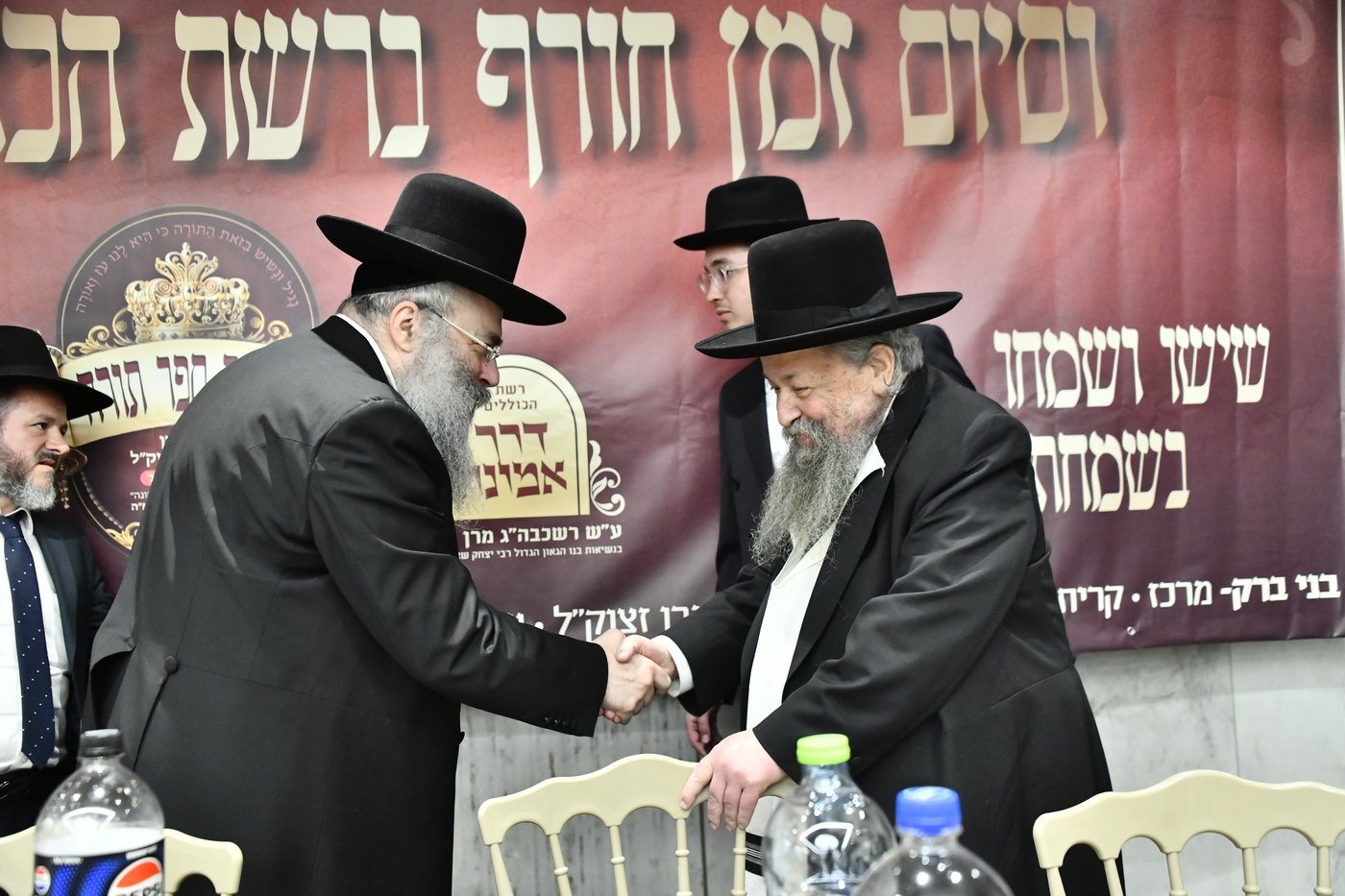 הכנסת ס"ת לביתו של הגר"ח קנייבסקי זצ"ל