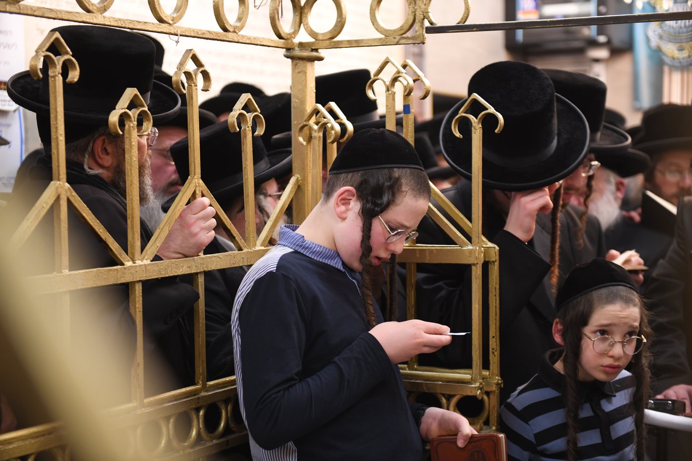 הרה"צ רבי אהרן מרדכי רוקח במסע הקודש בפולין