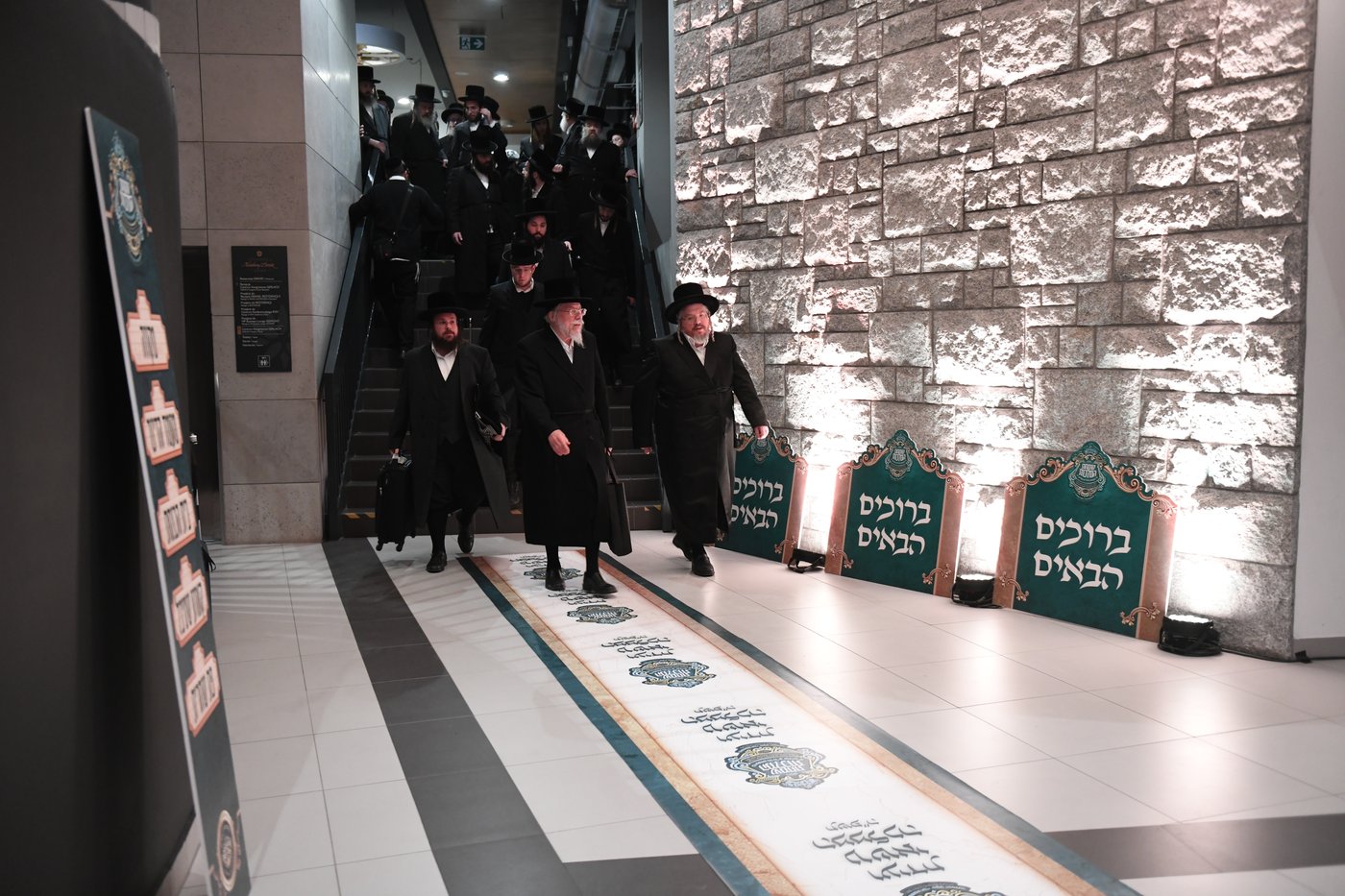 הרה"צ רבי אהרן מרדכי רוקח במסע הקודש בפולין