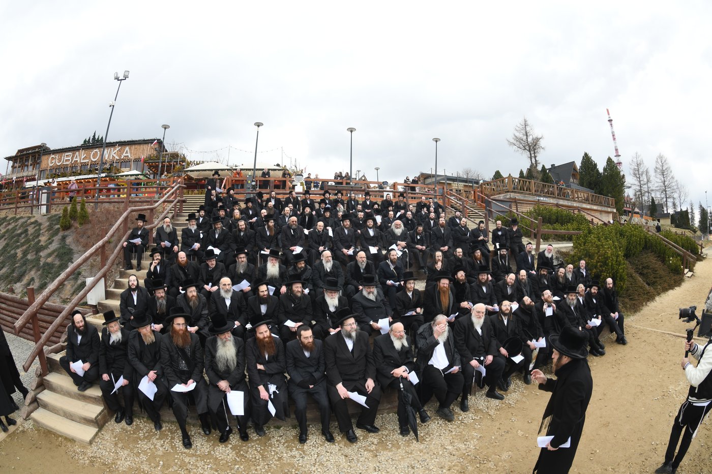 הרה"צ רבי אהרן מרדכי רוקח במסע הקודש בפולין