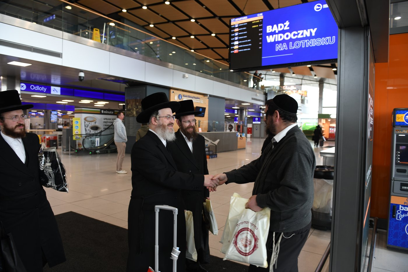 הרה"צ רבי אהרן מרדכי רוקח במסע הקודש בפולין