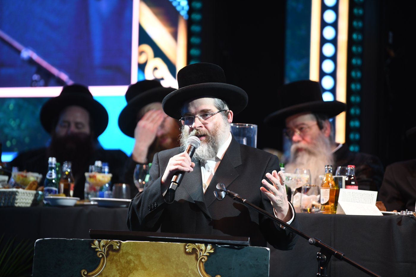 הרה"צ רבי אהרן מרדכי רוקח במסע הקודש בפולין