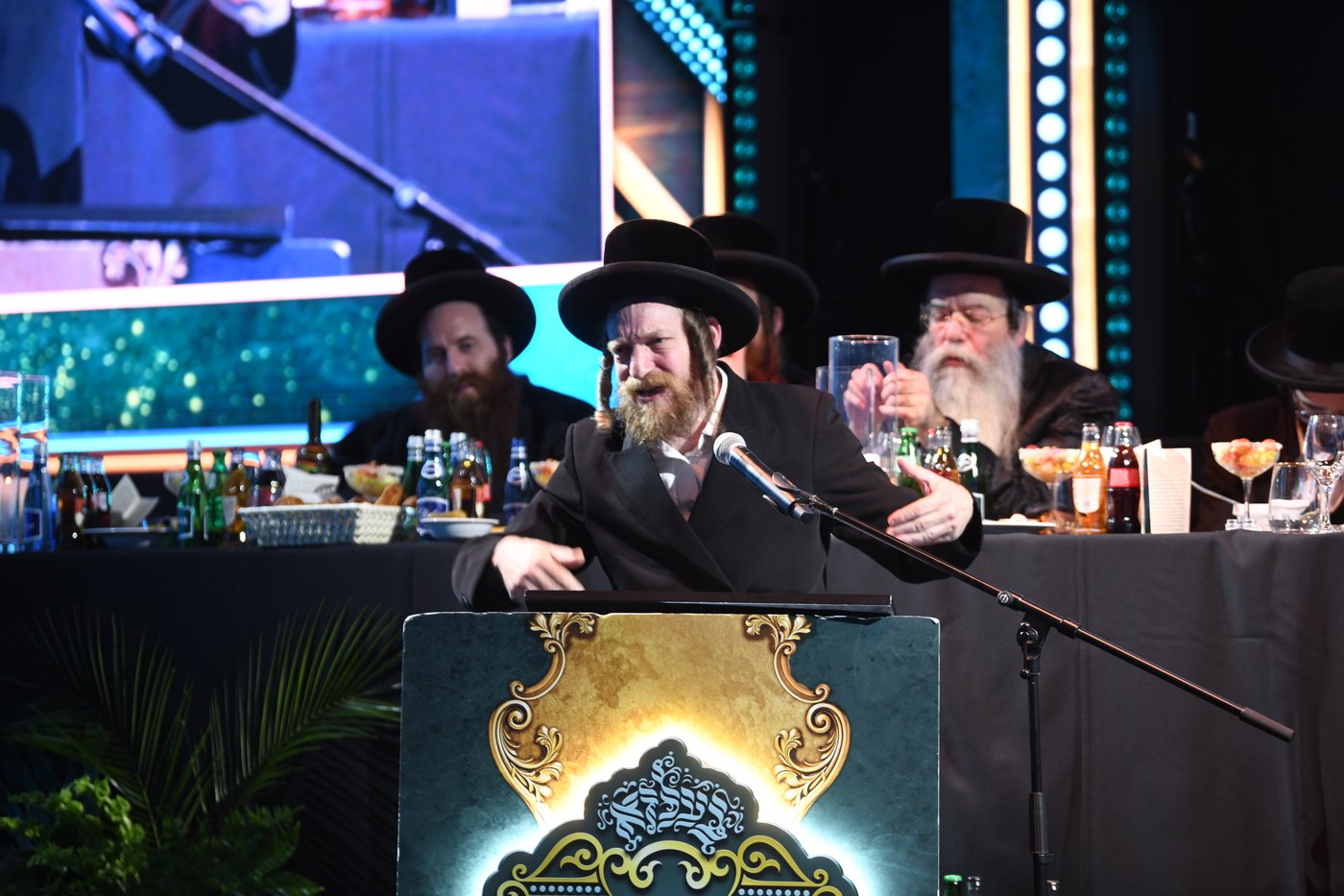 הרה"צ רבי אהרן מרדכי רוקח במסע הקודש בפולין