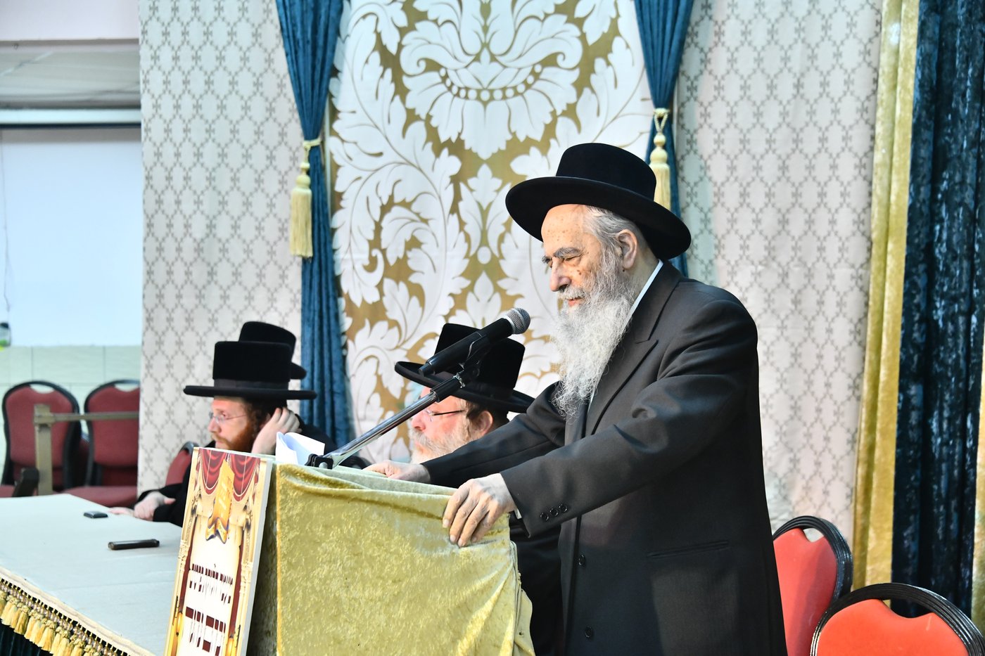 חלוקת פרסים בת"ת הבעש"ט בפ"ת