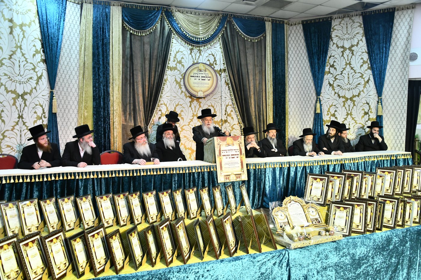 חלוקת פרסים בת"ת הבעש"ט בפ"ת