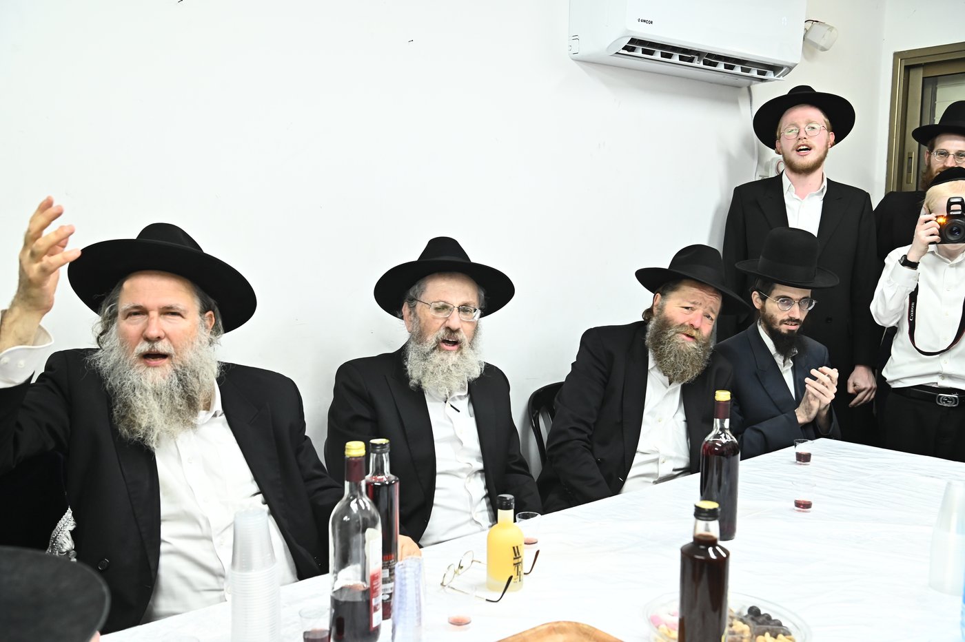 שמחת אירוסי נין הגאון רבי דב לנדו