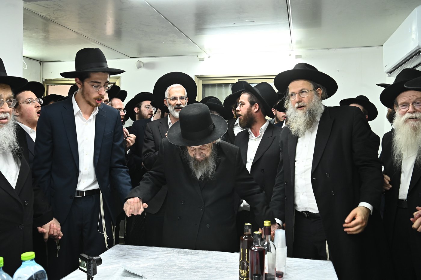 שמחת אירוסי נין הגאון רבי דב לנדו